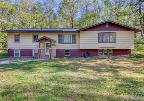 10148 N McClaine Road, Hayward — property photo 1